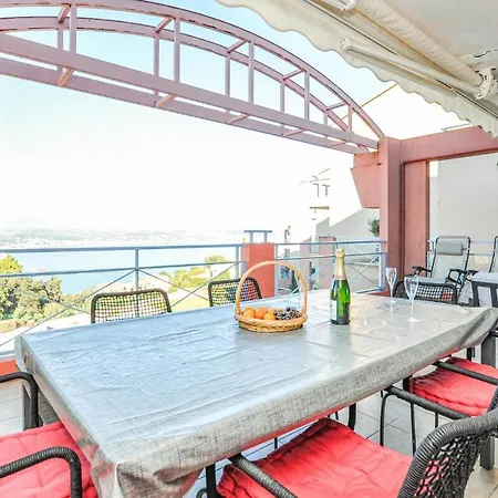 Gorgeous In Apartment